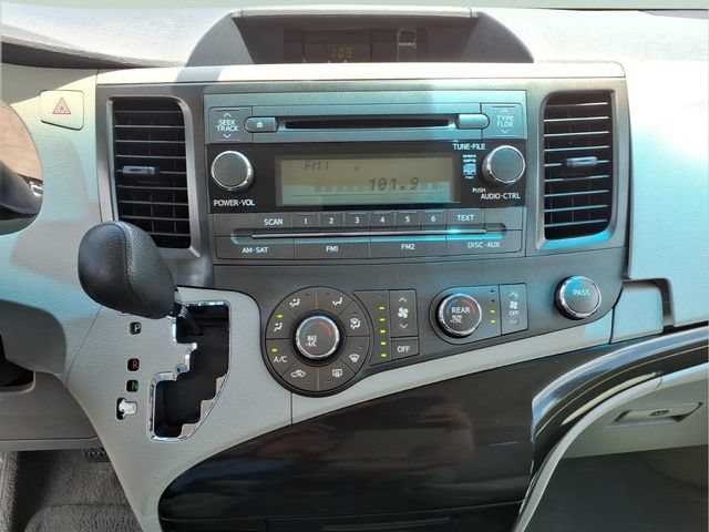 Used 2014 Toyota Sienna L FWD image 17