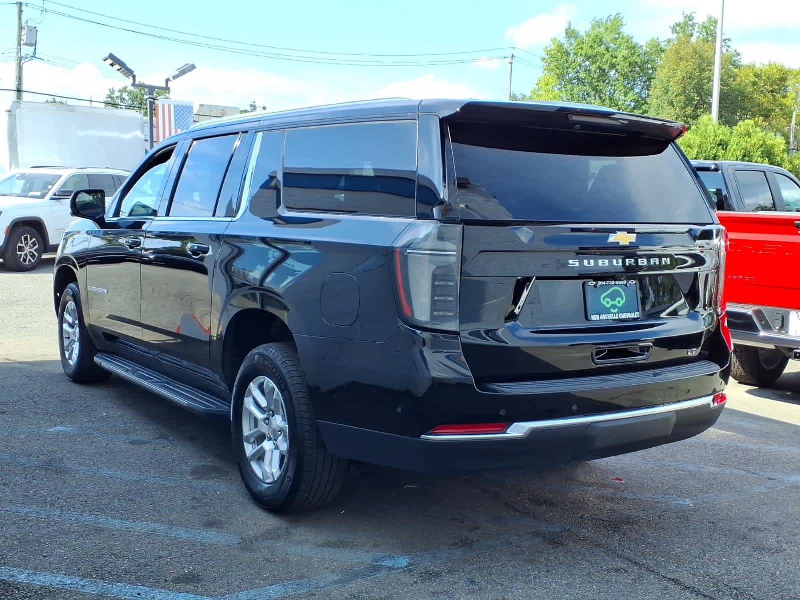 Used 2026 Chevrolet Suburban LT w/ Comfort Package AWD/4WD image 4