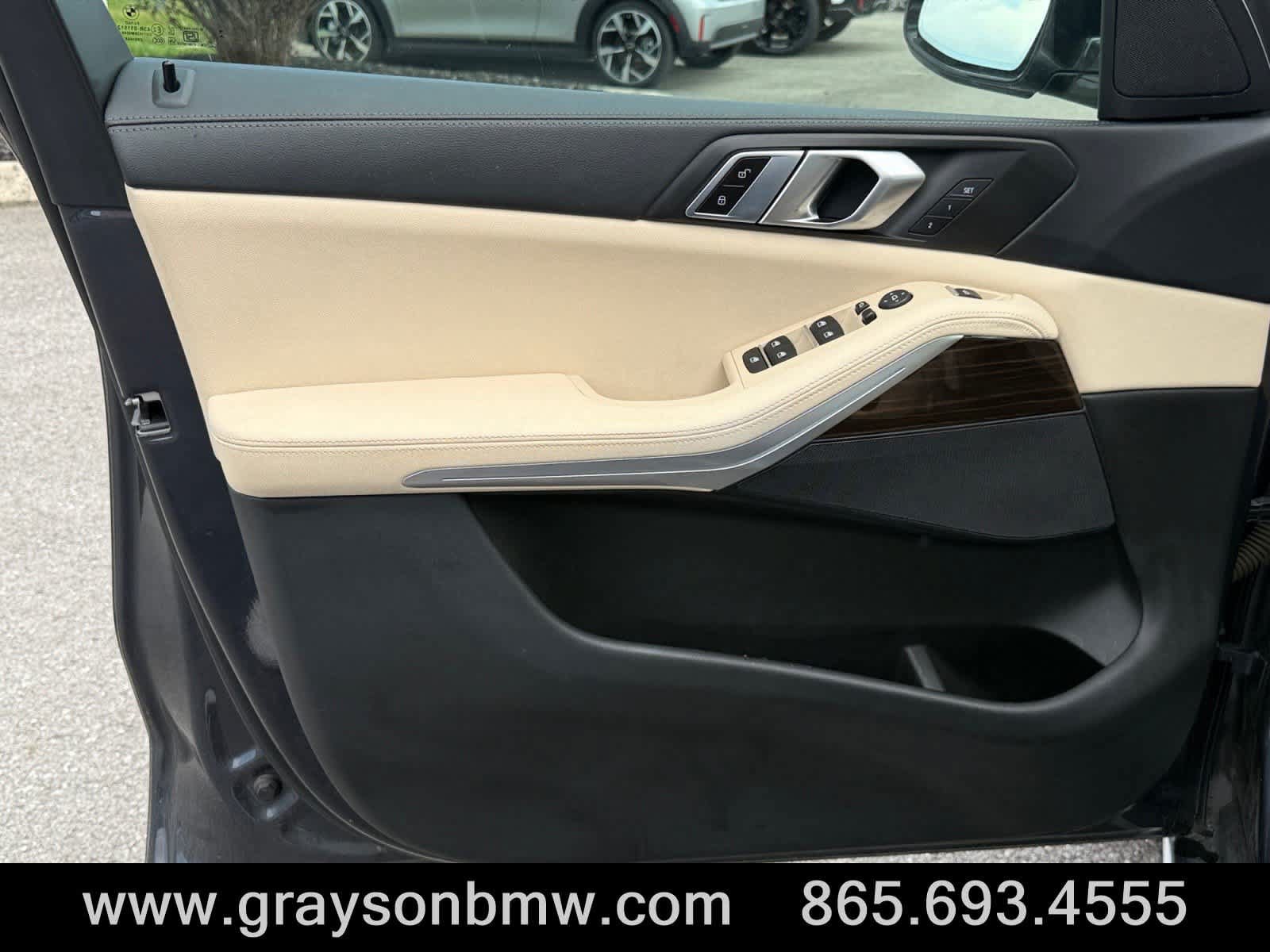 Used 2019 BMW X5 xDrive40i w/ Convenience Package AWD/4WD image 16