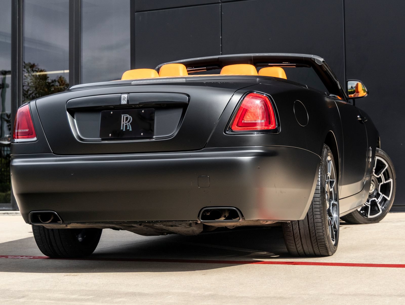 Used 2016 Rolls-Royce Dawn RWD image 3