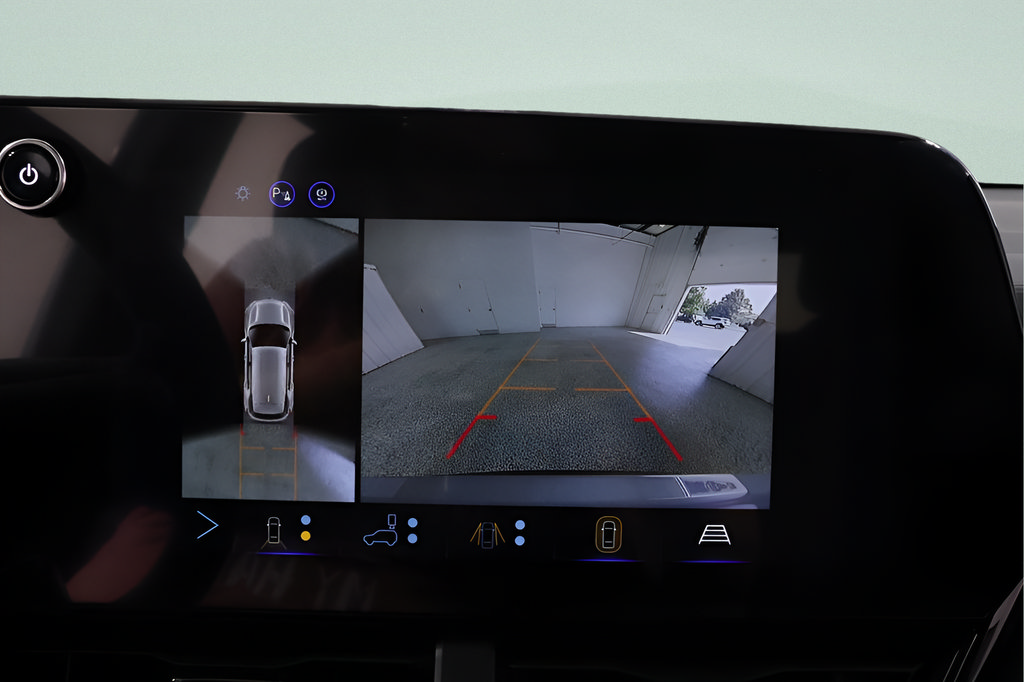 New 2027 Chevrolet Equinox RS w/ Safety and Technology Package FWD image 13
