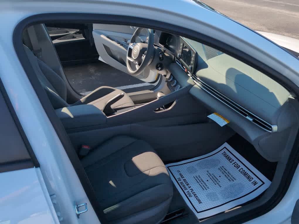 New 2026 Hyundai Elantra SE FWD image 22
