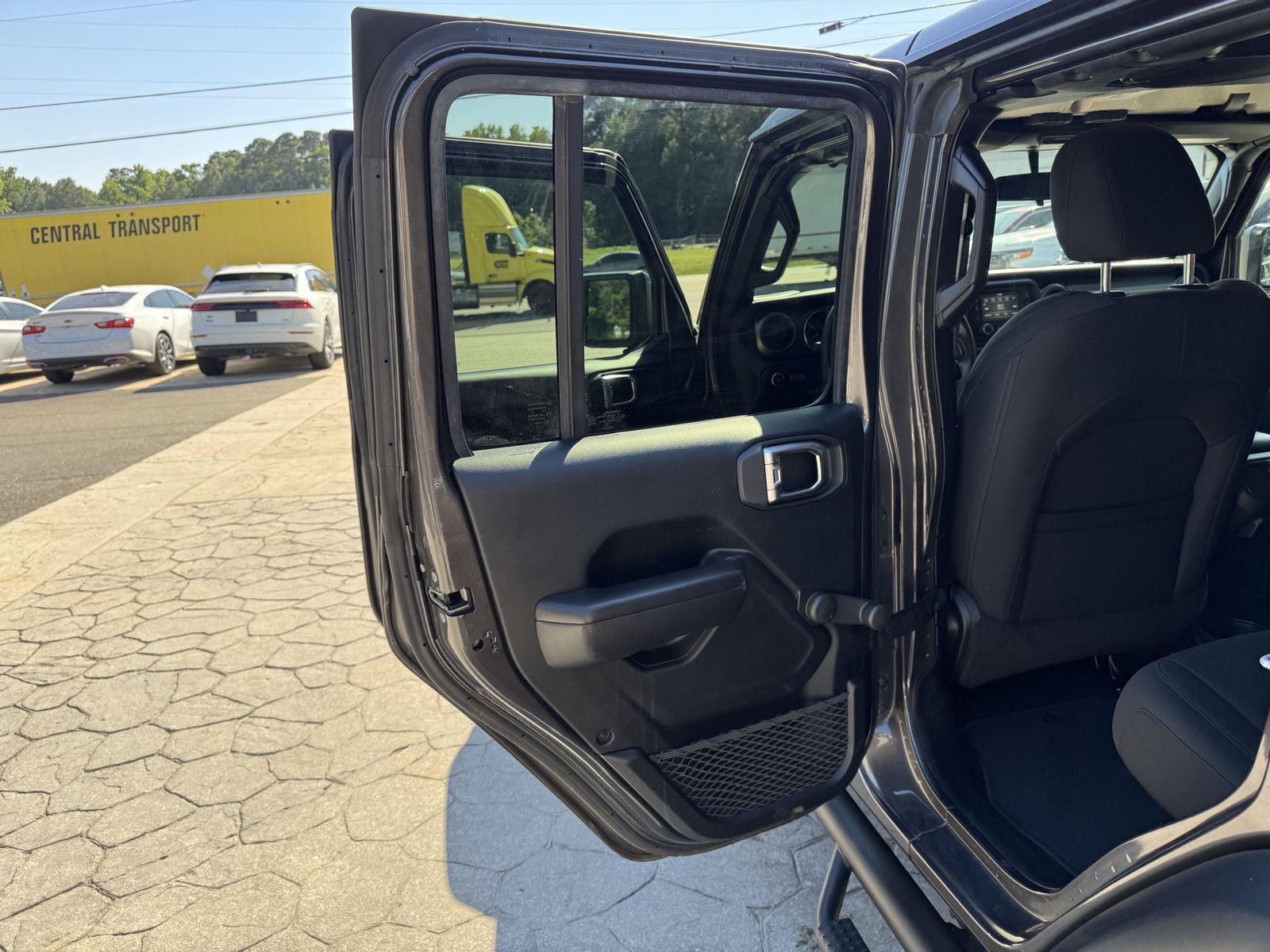 Used 2018 Jeep Wrangler Unlimited Sport AWD/4WD image 7