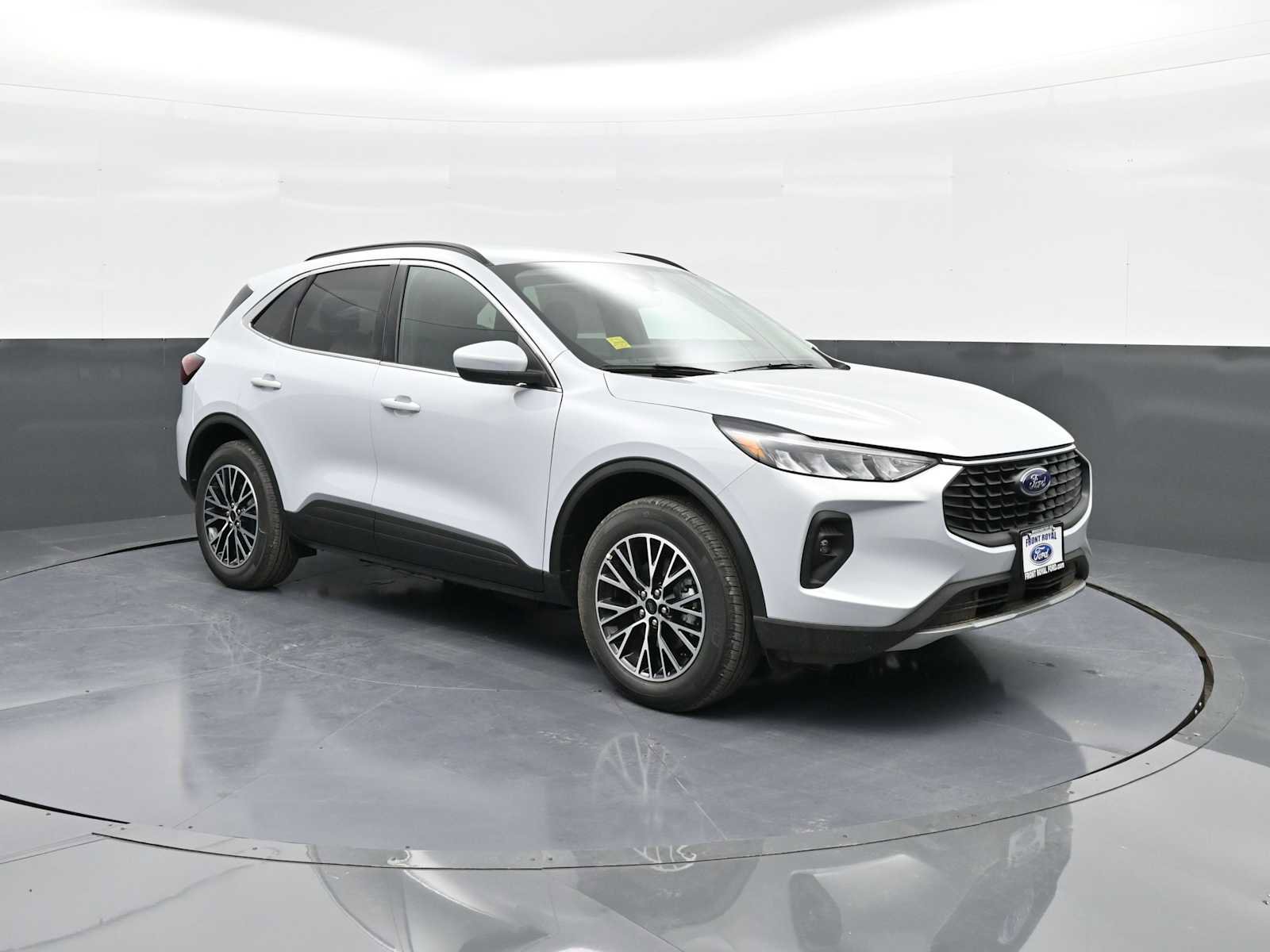 New 2025 Ford Escape SE w/ Class II Trailer Tow Package