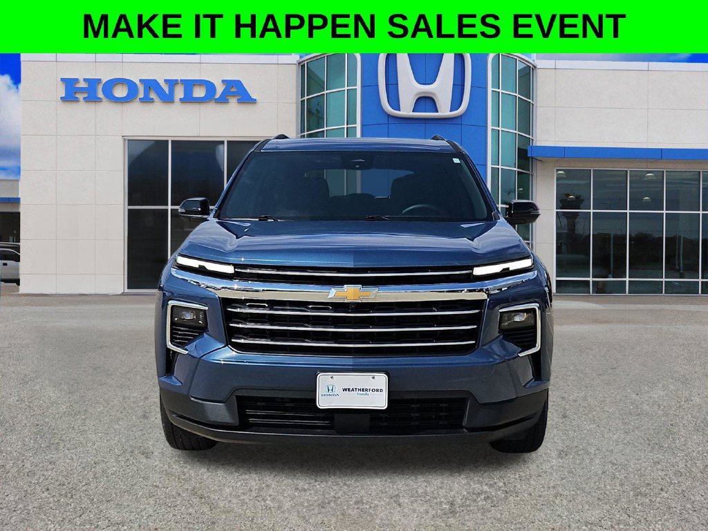 Used 2025 Chevrolet Traverse LT w/ Driver Confidence Package FWD image 8