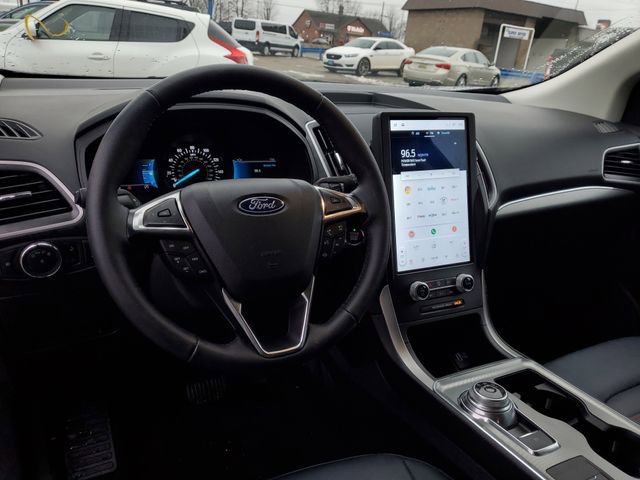 Used 2024 Ford Edge SEL w/ Sport Appearance Package image 16