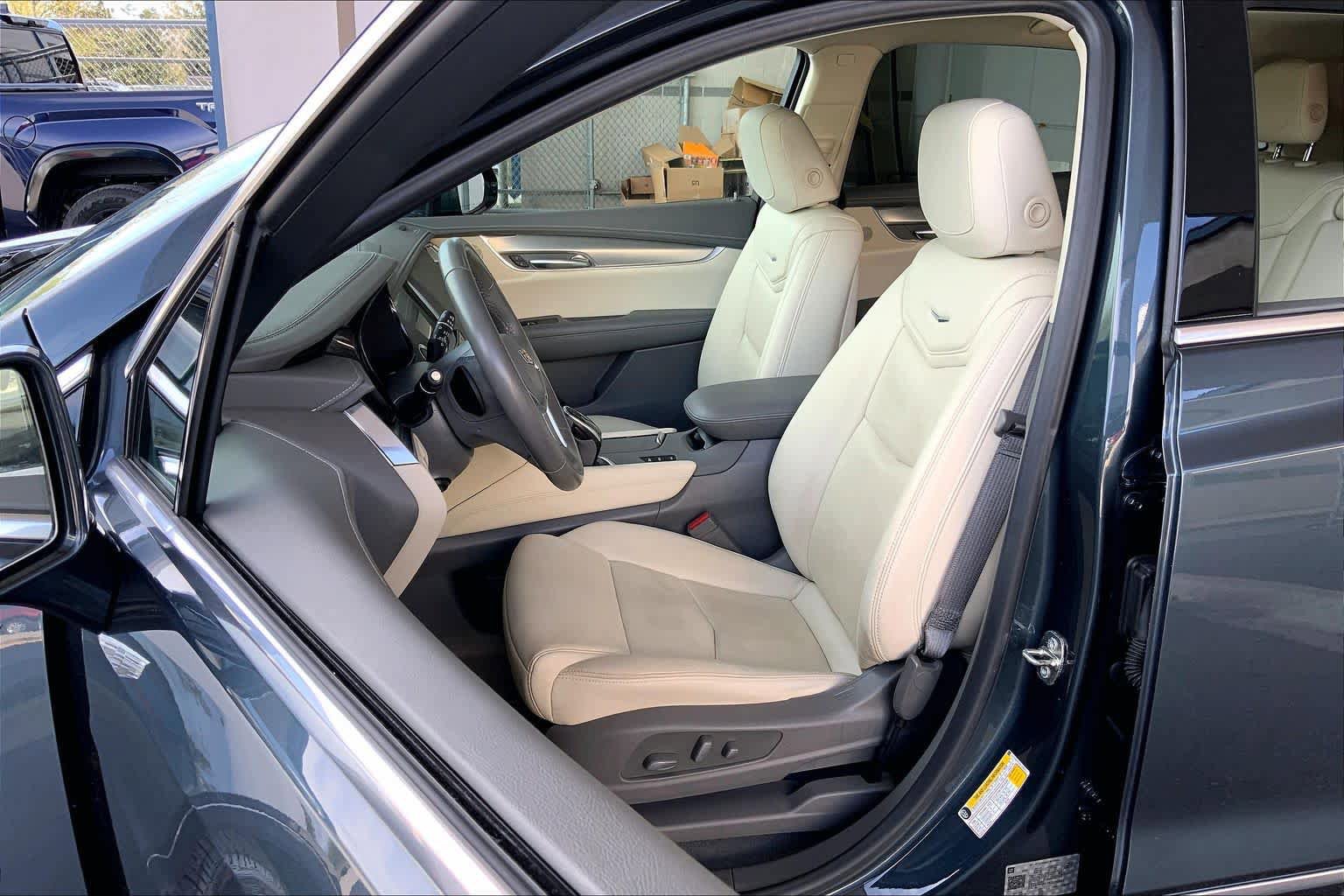 Used 2019 Cadillac XT5 Premium Luxury w/ Driver Assist Package AWD/4WD image 8