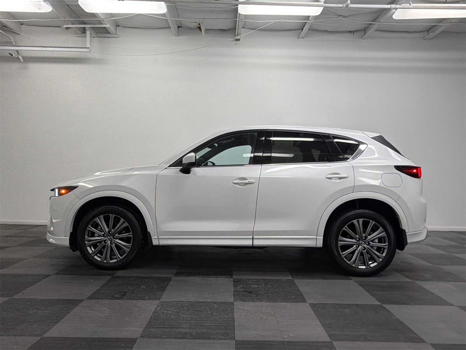 Used 2025 MAZDA CX-5 Signature image 4