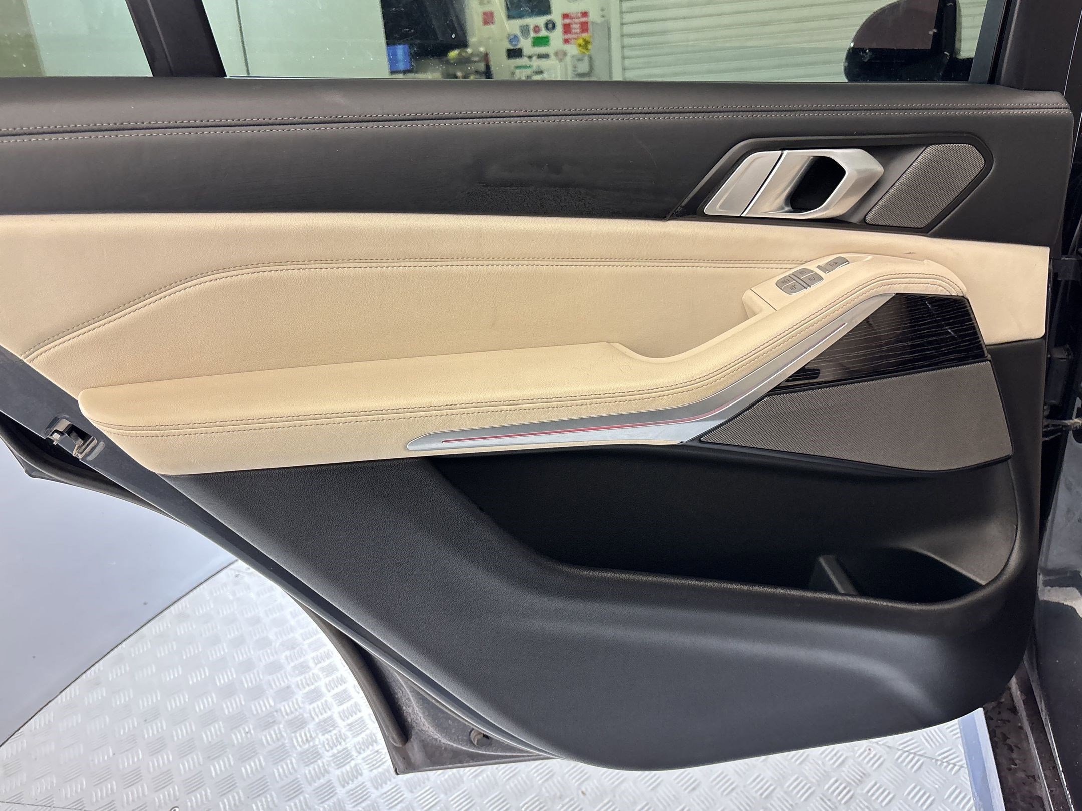 Used 2021 BMW X7 M50i w/ Dynamic Handling Package AWD/4WD image 31