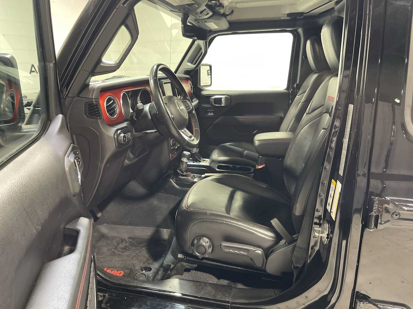 Used 2020 Jeep Wrangler Unlimited Rubicon w/ Dual Top Group AWD/4WD image 2