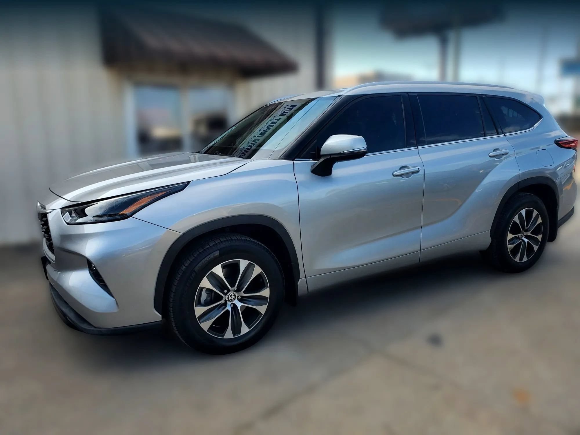 Used 2022 Toyota Highlander XLE FWD image 9
