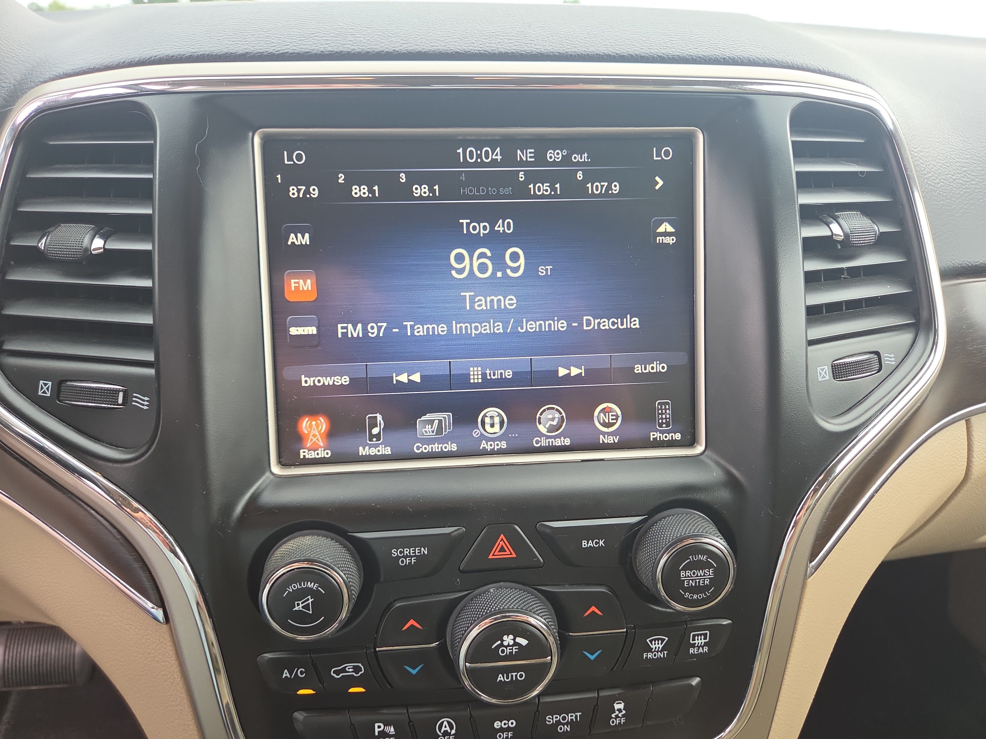 Used 2017 Jeep Grand Cherokee Limited AWD/4WD image 5