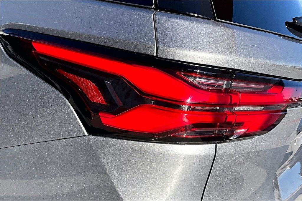 Used 2023 Chevrolet Traverse LS w/ Safety Package image 23