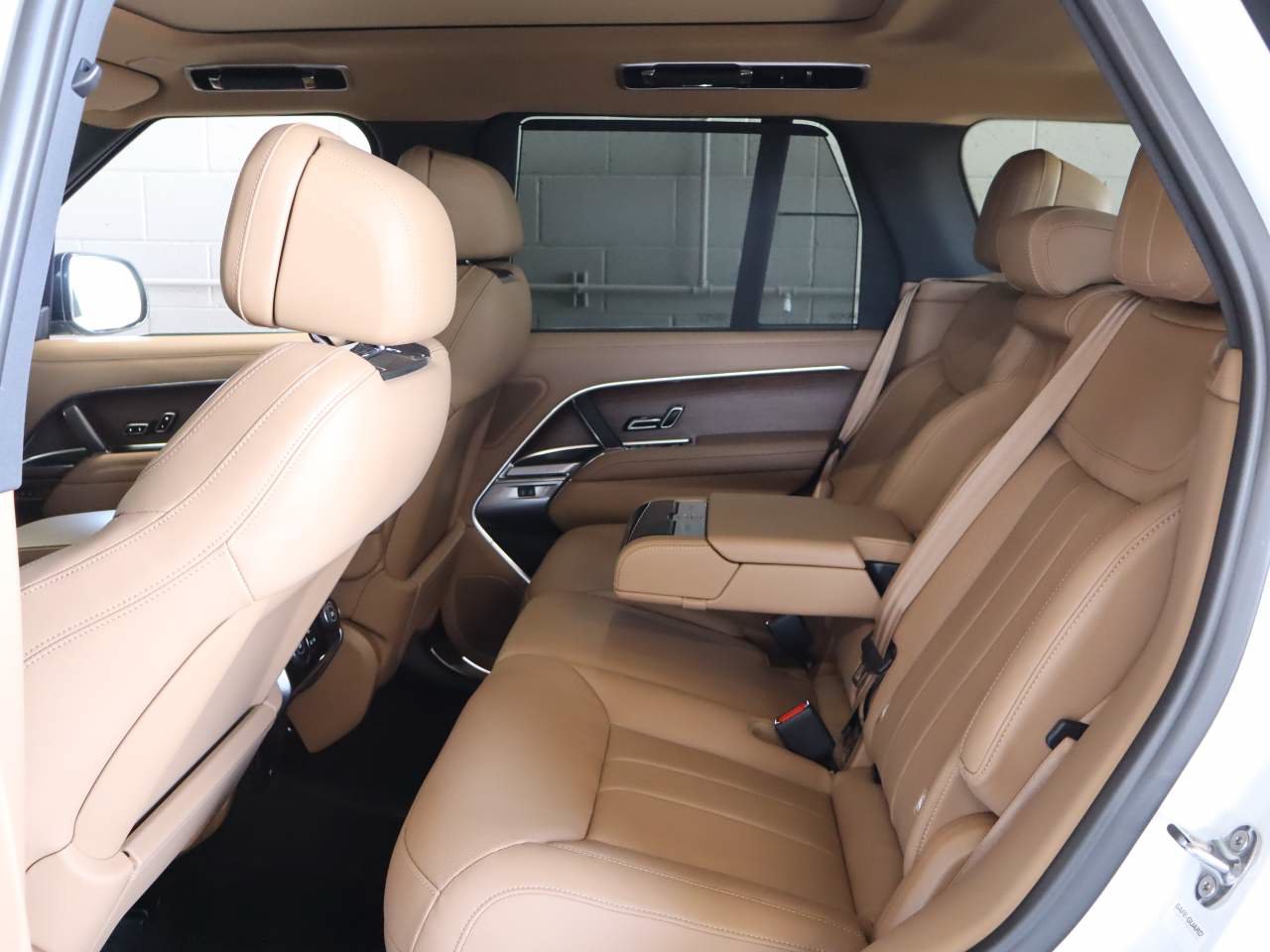 Used 2024 Land Rover Range Rover SE AWD/4WD image 18