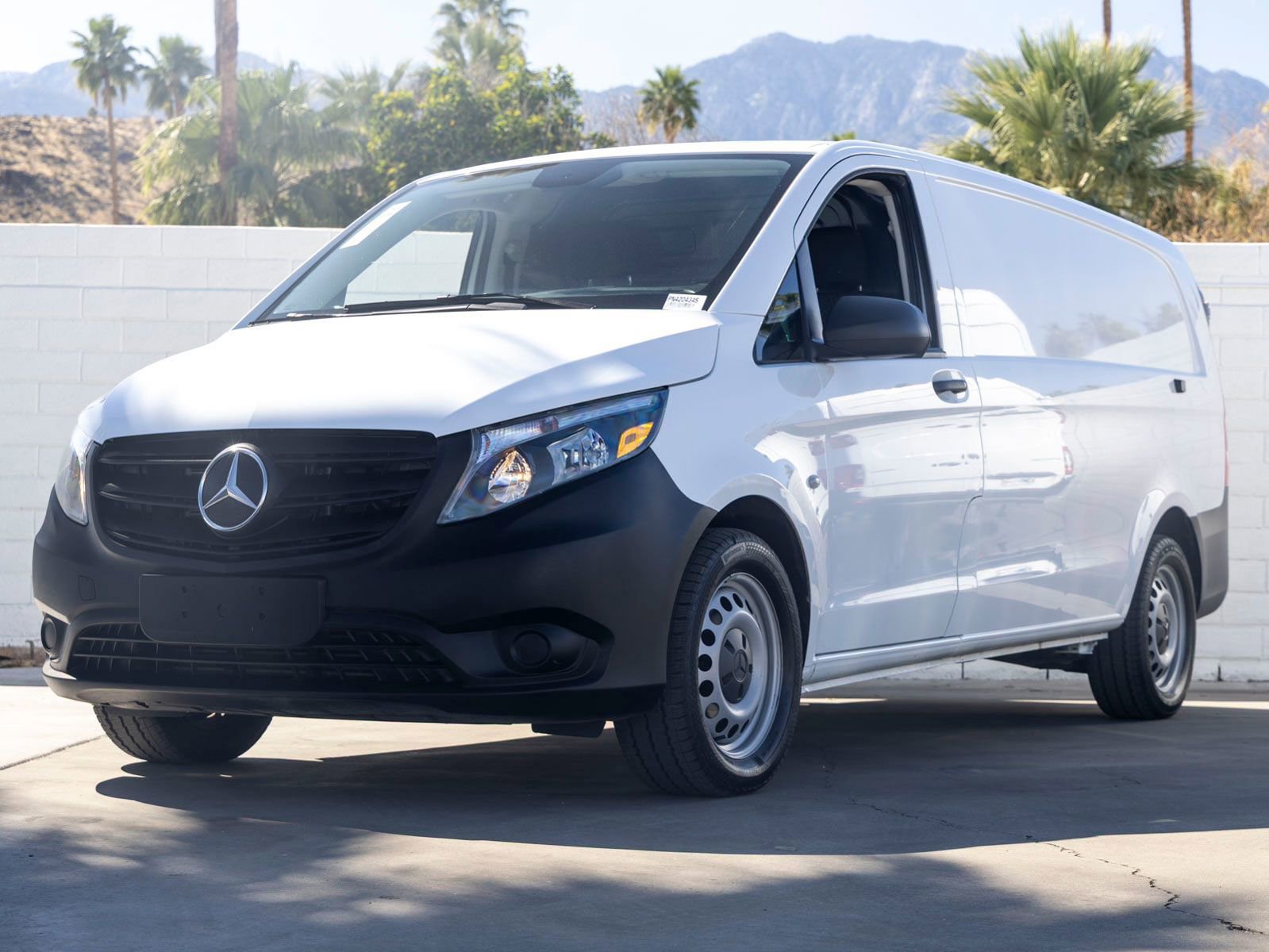 Used 2022 Mercedes-Benz Metris image 1