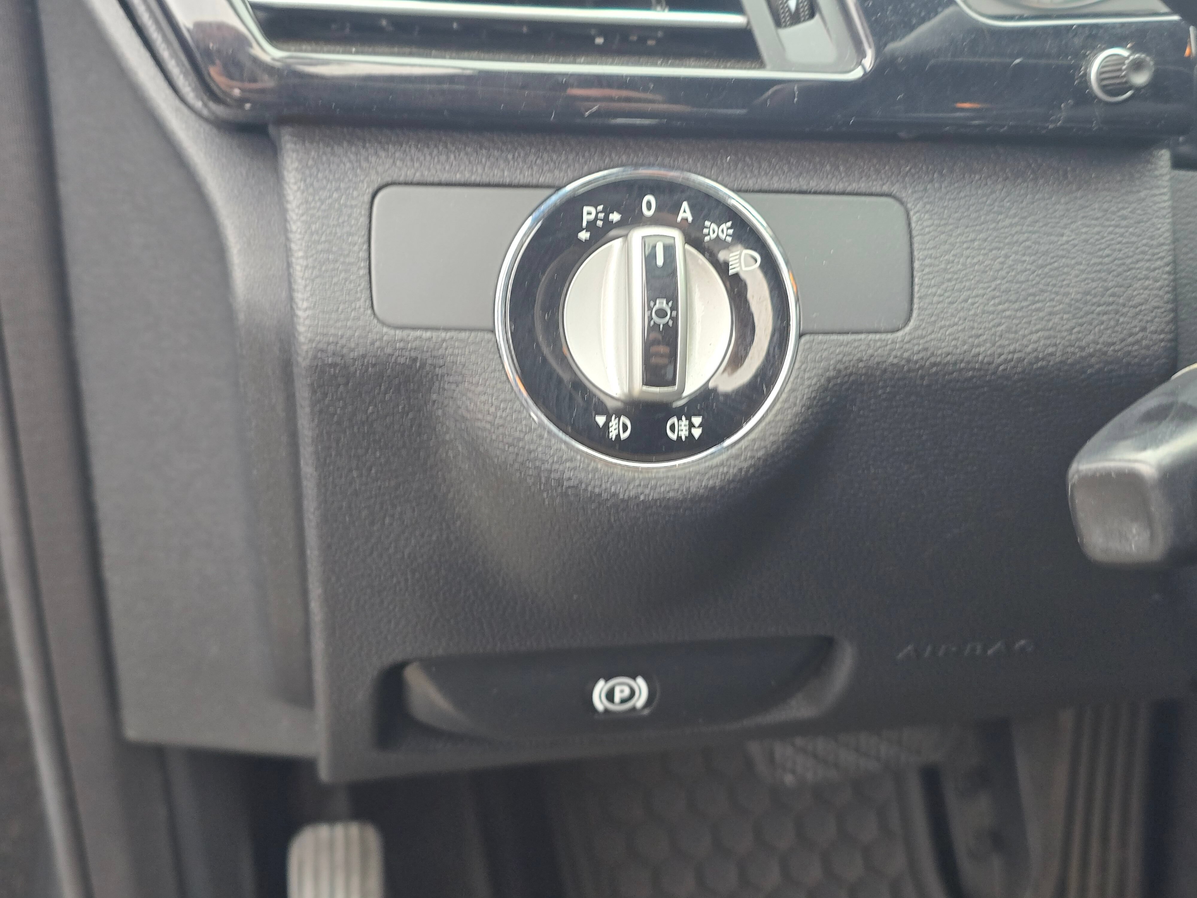 Used 2010 Mercedes-Benz E 350 4MATIC Sedan image 24