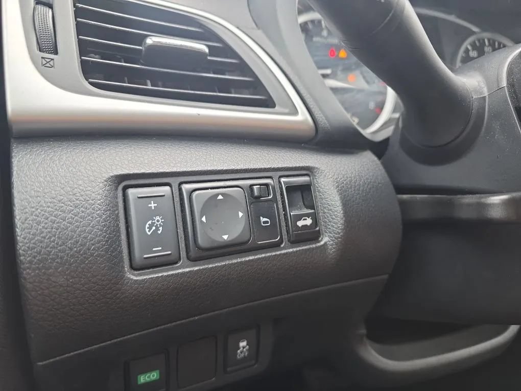 Used 2019 Nissan Sentra SV w/ Special Edition Package FWD image 24