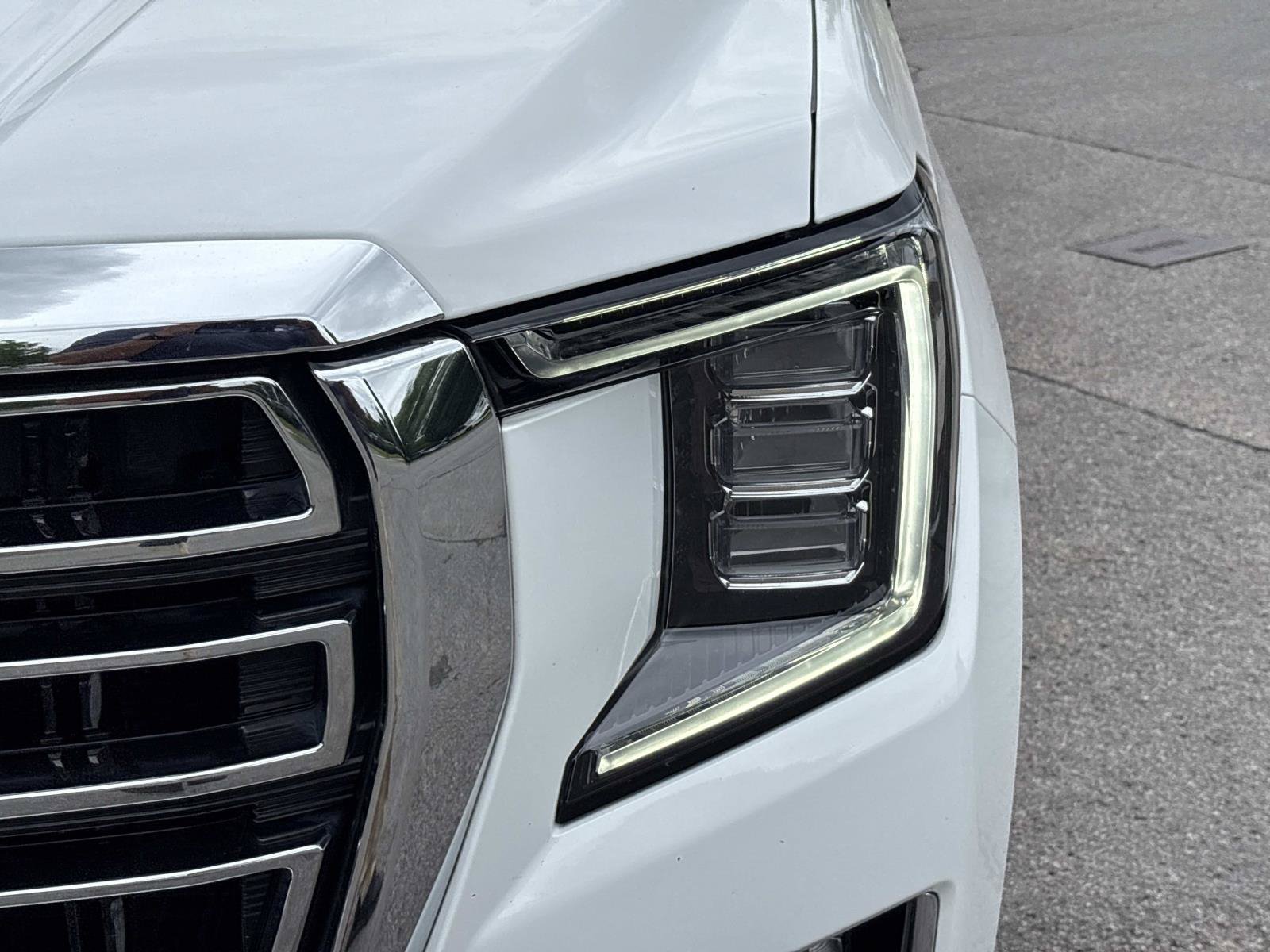 Used 2023 GMC Yukon XL SLT AWD/4WD image 11