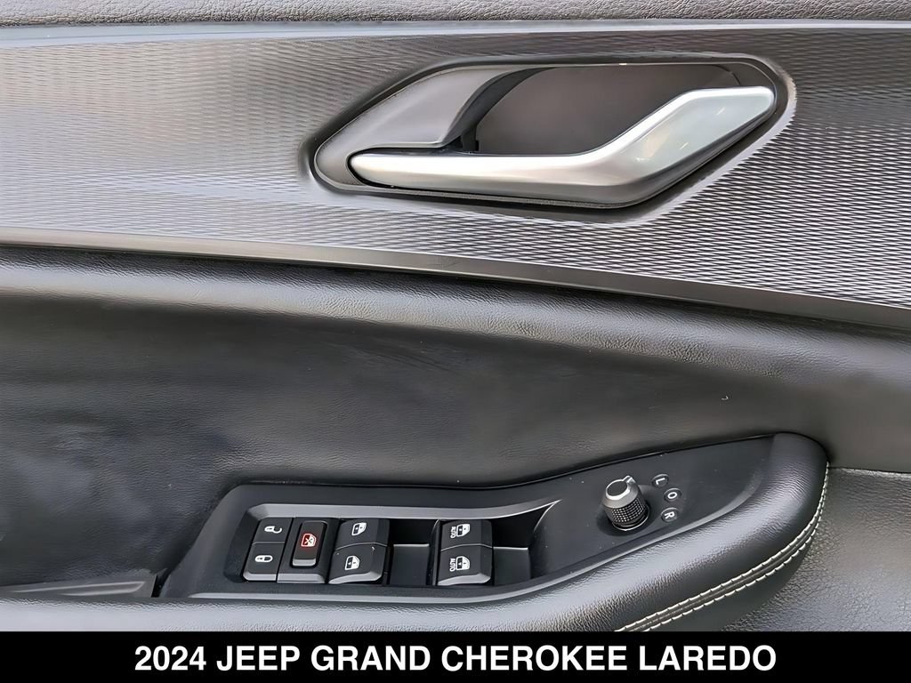 Used 2024 Jeep Grand Cherokee Laredo AWD/4WD image 21