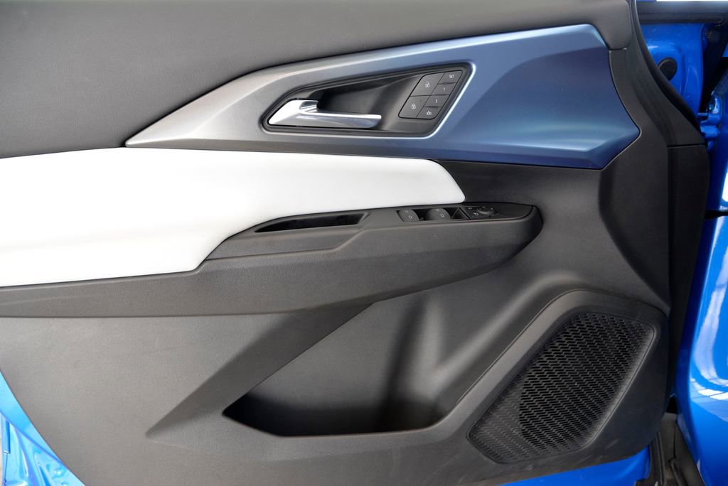 Used 2025 Chevrolet Equinox EV LT w/ Convenience Package II image 14