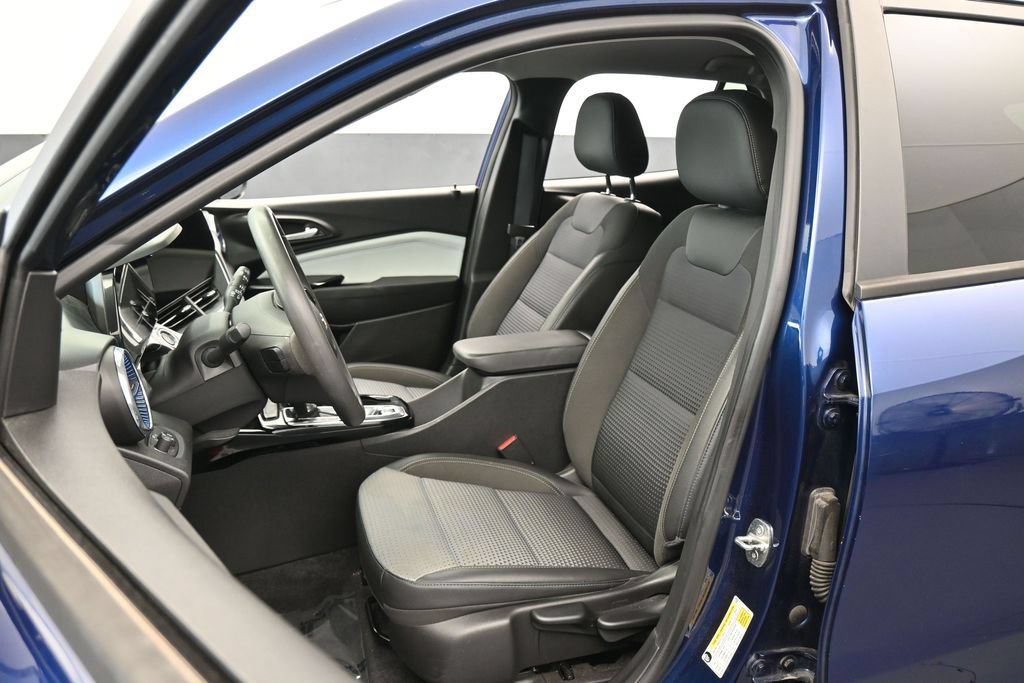Used 2024 Chevrolet Trax LT FWD image 10