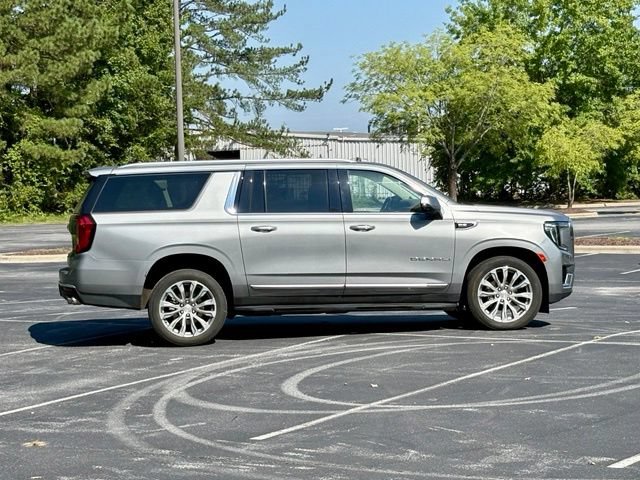 Used 2023 GMC Yukon XL Denali AWD/4WD image 9