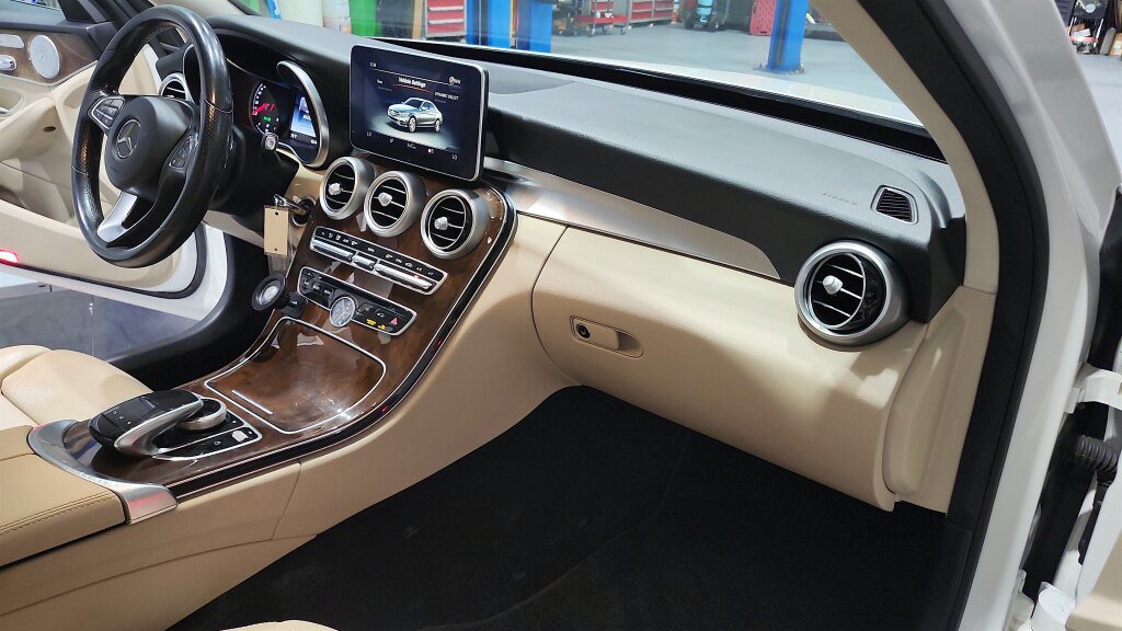 Used 2016 Mercedes-Benz C 300 4MATIC Sedan image 34
