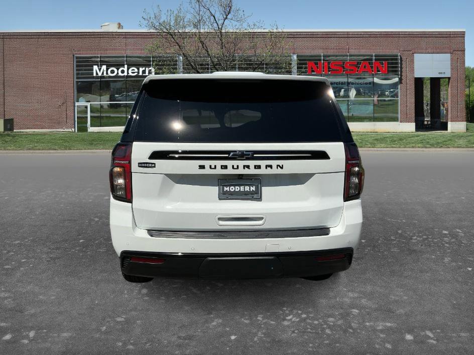 Used 2024 Chevrolet Suburban Z71 w/ Luxury Package AWD/4WD image 3