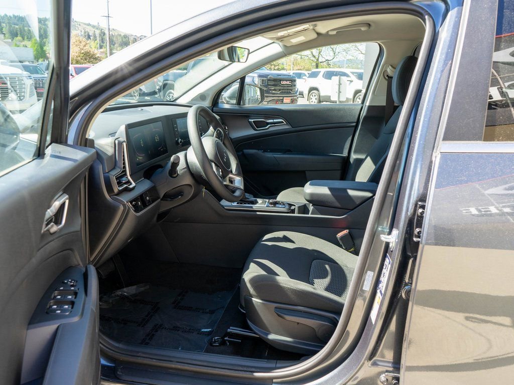 Used 2025 Kia Sportage LX image 13