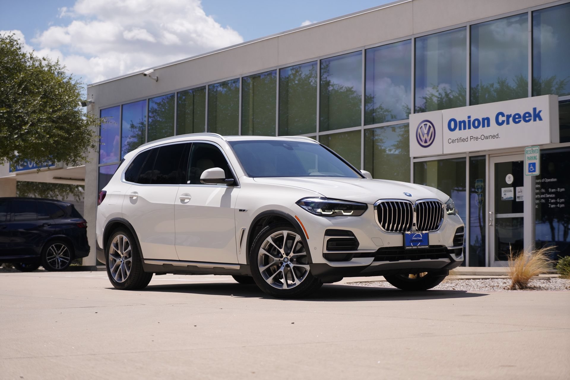 Used 2022 BMW X5 xDrive45e w/ Premium Package AWD/4WD image 1