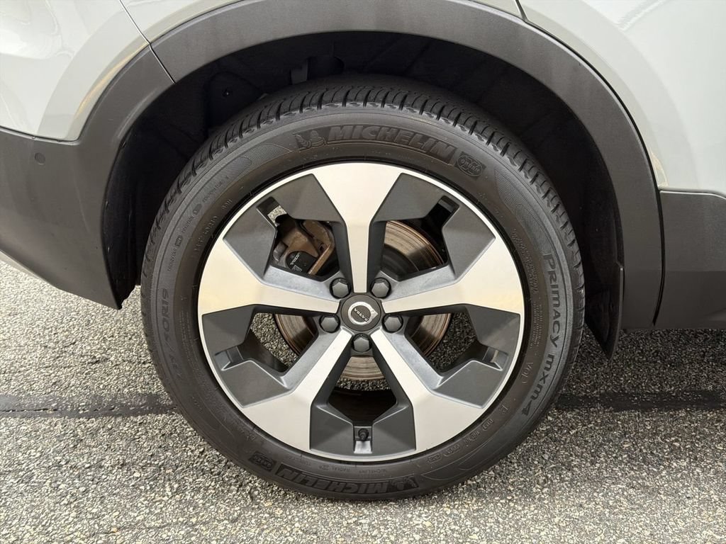 Certified 2024 Volvo XC40 B5 Plus w/ Climate Package AWD/4WD image 12