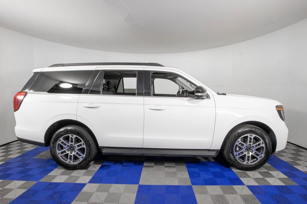 Used 2025 Ford Expedition Active image 4