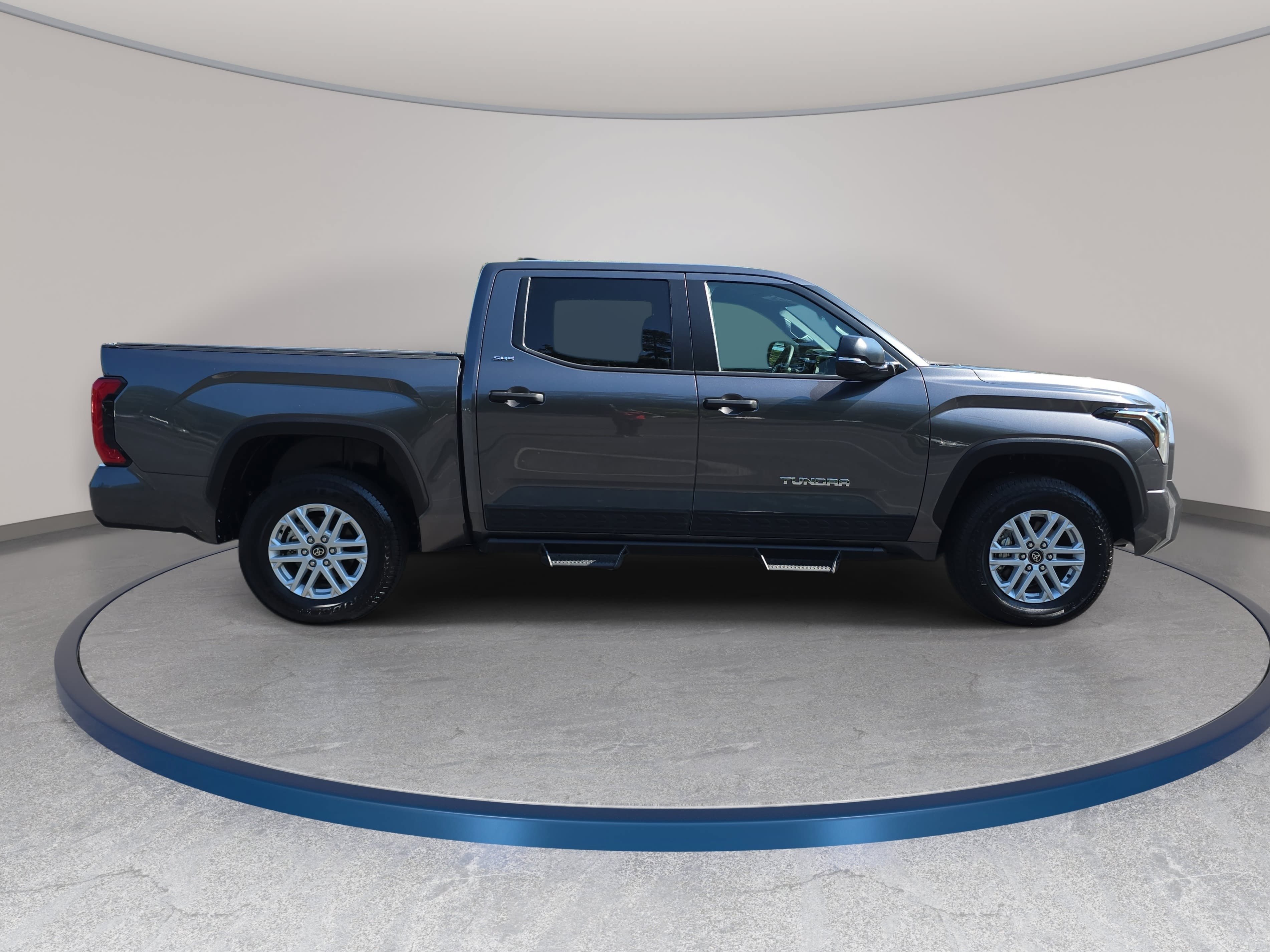 Used 2025 Toyota Tundra SR5 w/ SR5 Convenience Package AWD/4WD image 4