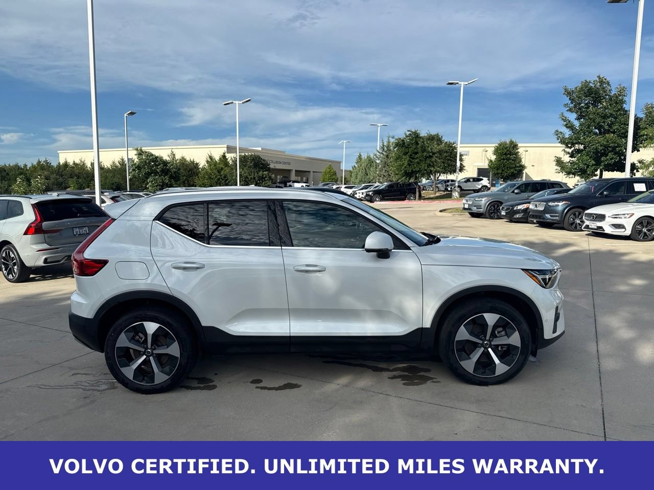 Certified 2025 Volvo XC40 B5 Plus AWD/4WD image 3