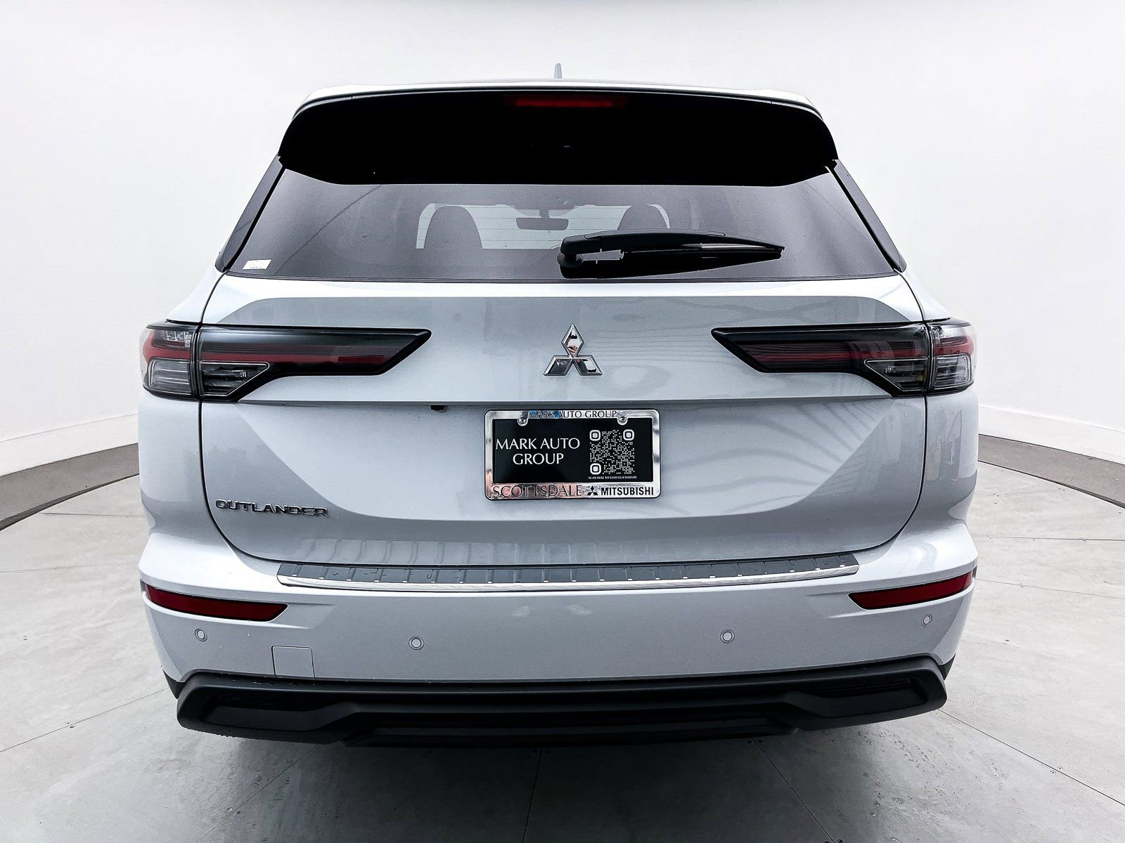 New 2025 Mitsubishi Outlander ES image 6