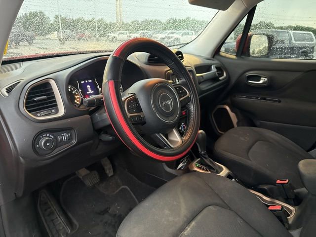 Used 2017 Jeep Renegade Latitude FWD image 11