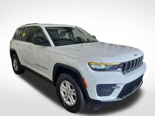 Used 2023 Jeep Grand Cherokee Laredo AWD/4WD image 8