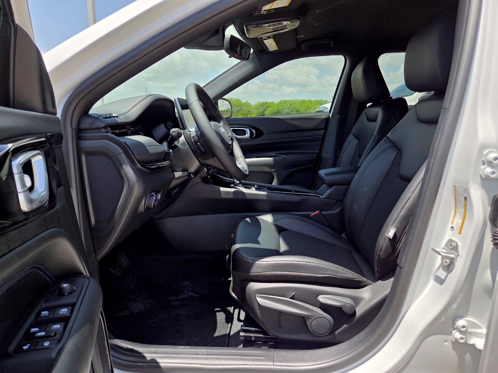 New 2026 Jeep Compass Latitude AWD/4WD image 13