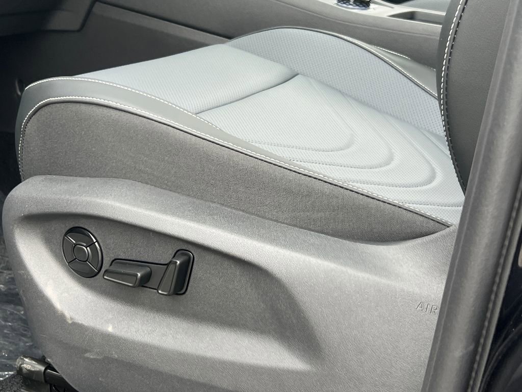 New 2026 Volkswagen Tiguan SE image 17