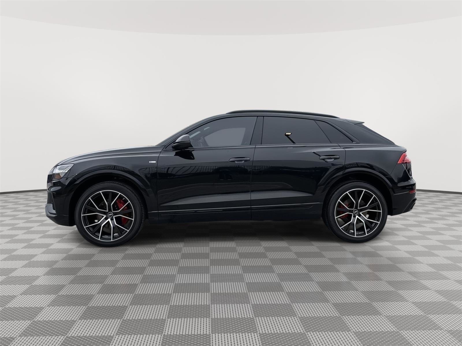 Used 2022 Audi Q8 Prestige w/ Prestige Package AWD/4WD image 2