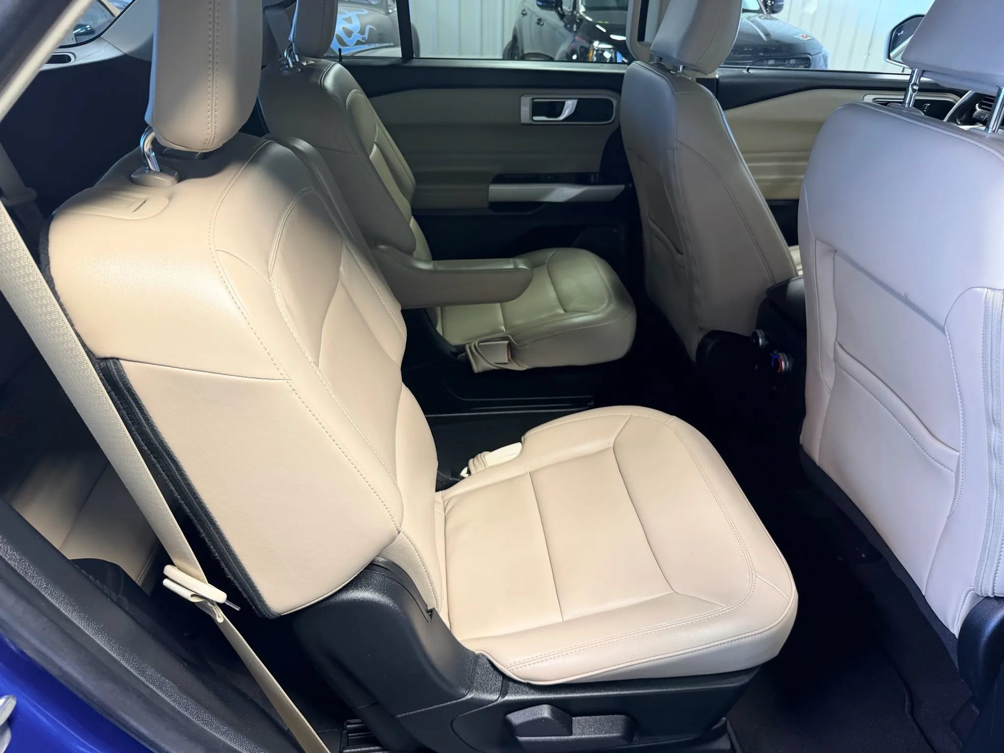 Used 2022 Ford Explorer XLT w/ Equipment Group 202A AWD/4WD image 15