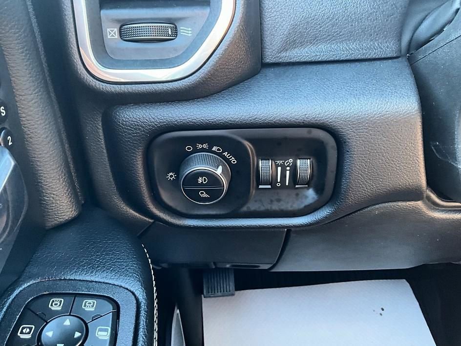 New 2026 RAM 3500 Laramie AWD/4WD image 16