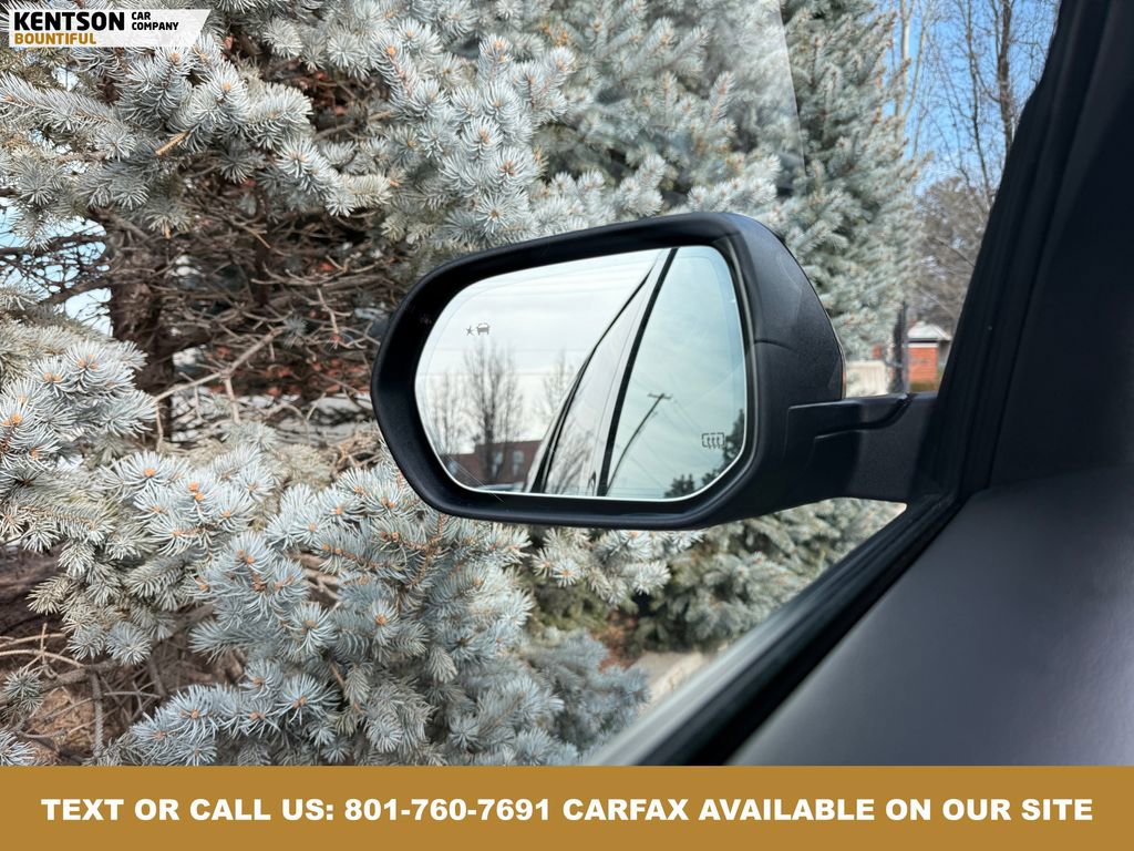 Used 2024 Chevrolet Traverse RS image 23