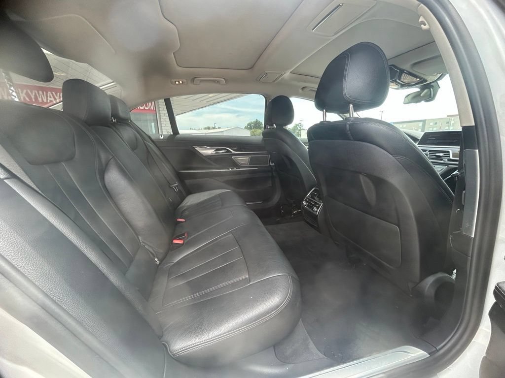 Used 2018 BMW 740i RWD image 8