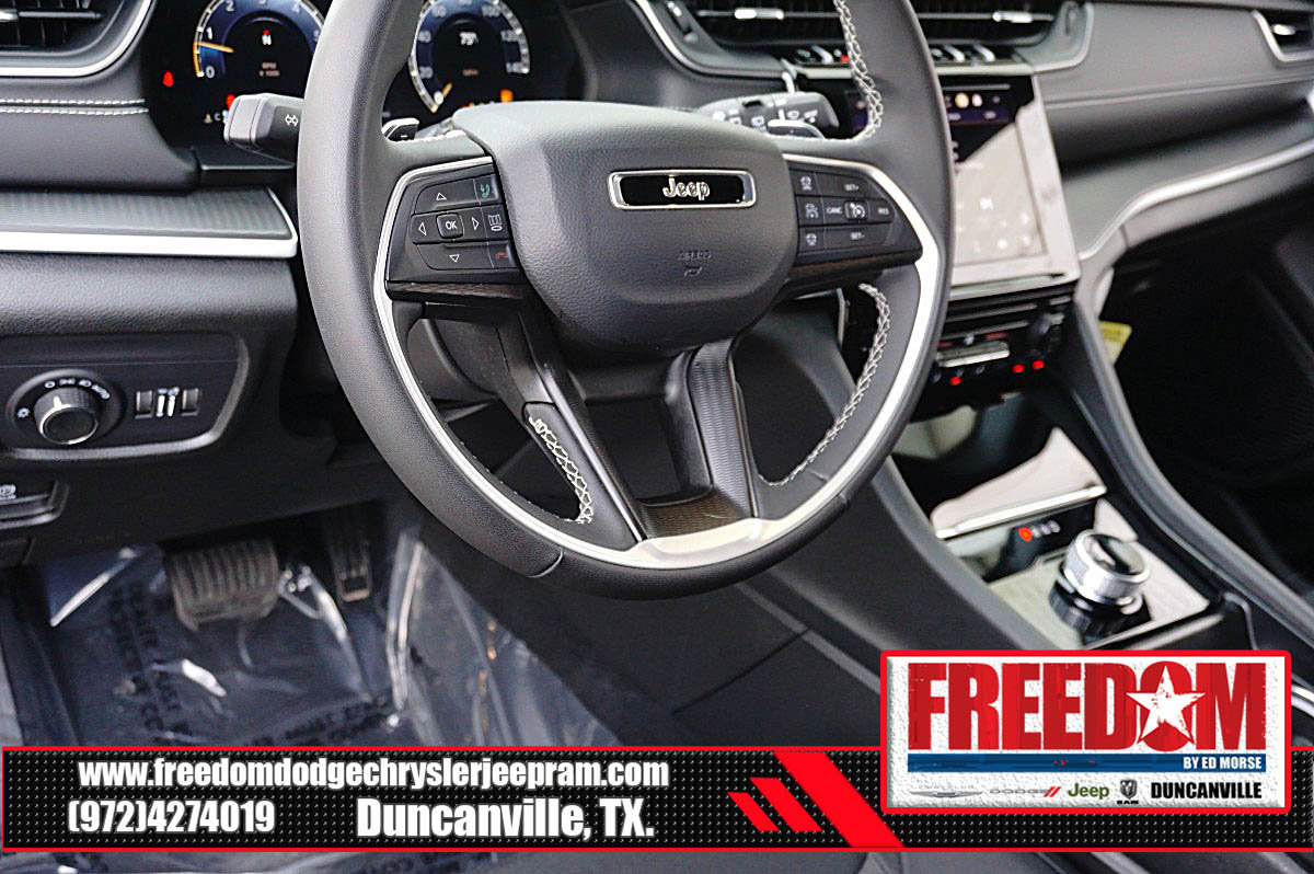 Certified 2025 Jeep Grand Cherokee Laredo image 26