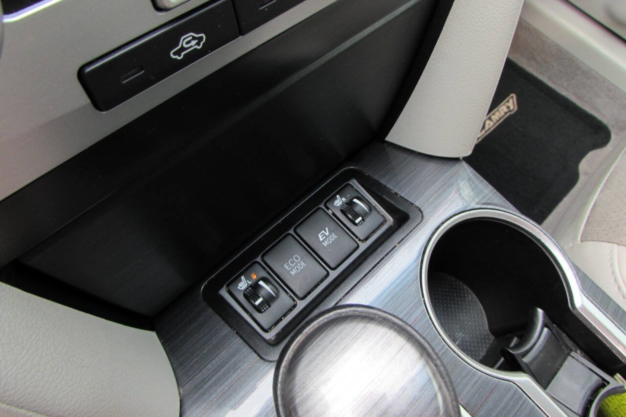 Used 2014 Toyota Camry XLE image 23
