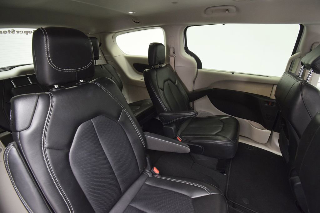 Used 2024 Chrysler Pacifica Touring-L image 22