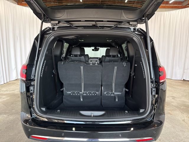 New 2026 Chrysler Pacifica Select image 40