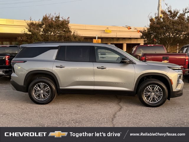 Used 2026 Chevrolet Traverse LT w/ Driver Confidence Package FWD image 3