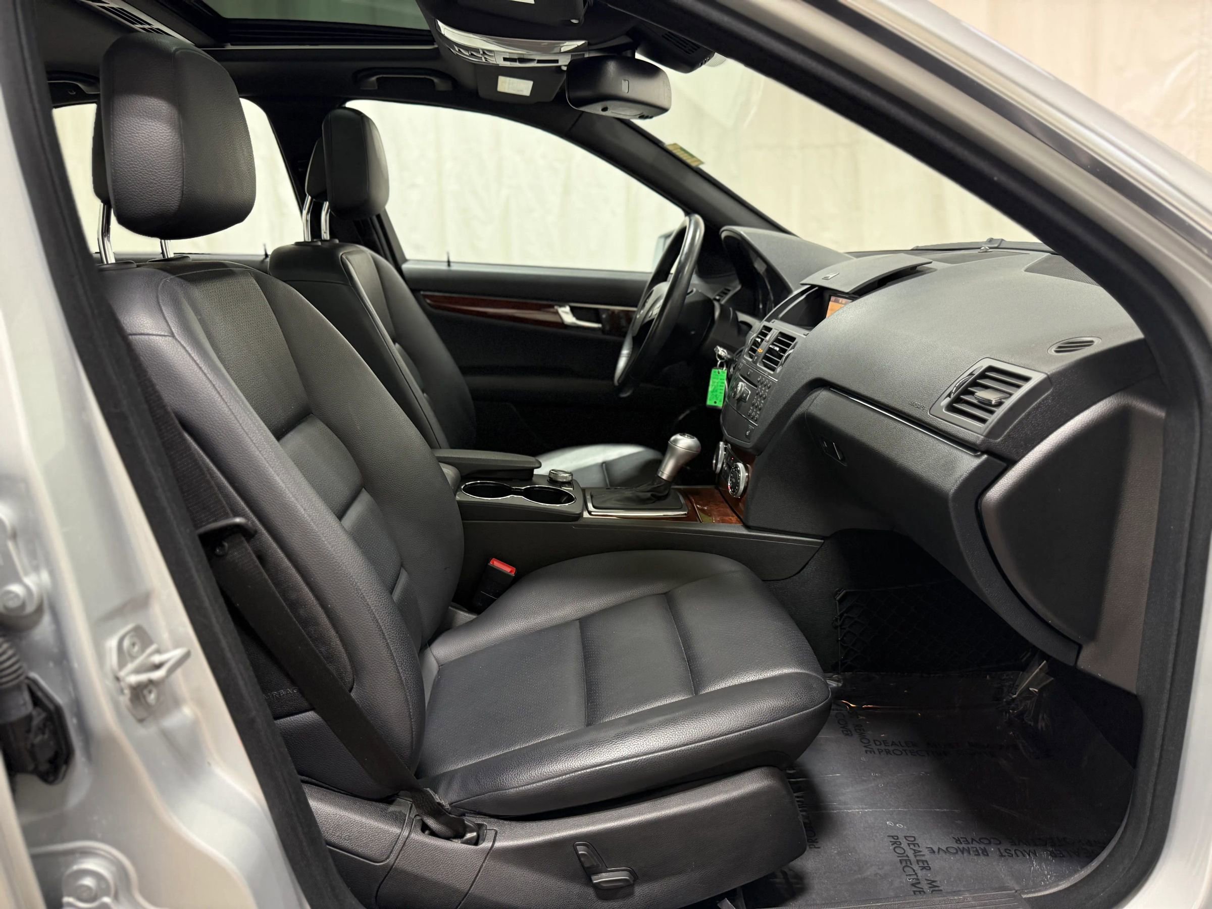 Used 2010 Mercedes-Benz C 300 Sedan image 27